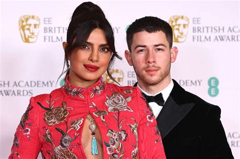 Priyanka Chopra Jonas Conquista Joanesburgo: Uma Noite de Glamour Indesperado e Música Inovadora!